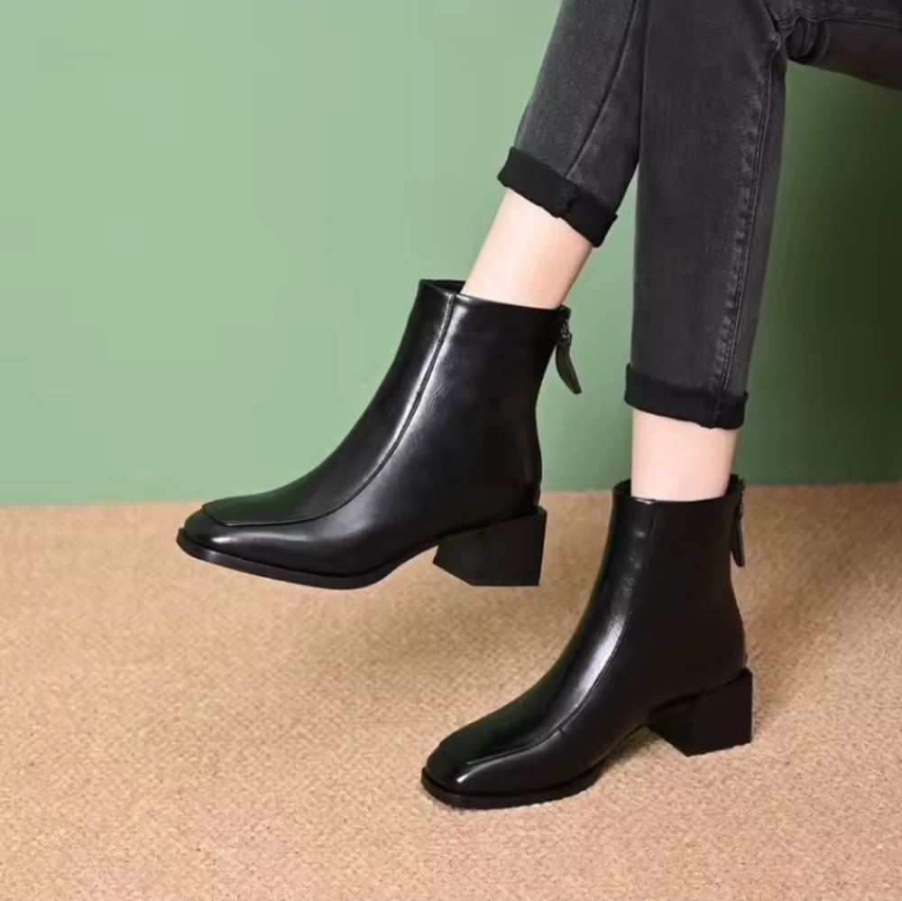 Women's Black Chunky Heel Mid-Ankle Square Toe Boots size 35